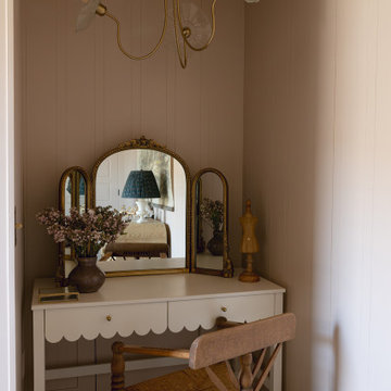 Fresh Vintage-Inspired Wallpapers in an Austin Home