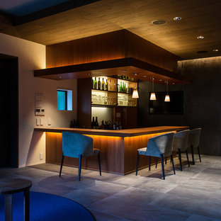 京都の大きいモダンスタイルのおしゃれなホームバー (セラミックタイルの床、グレーの床) の写真