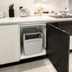 Solicitors mashable Mix-up Grey and White Handless - Kitchen Cupboard Organisers