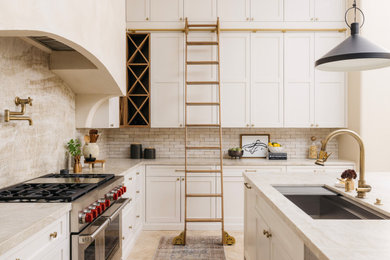 Transitional kitchen photo in Phoenix