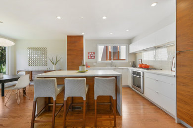 Example of a kitchen design in San Francisco