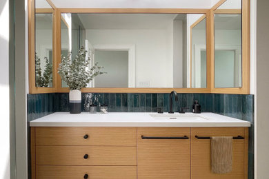 Inspiration for a transitional bathroom remodel in Toronto