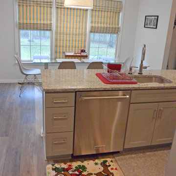 Compact Transitional Kitchen - Bowie, MD