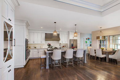 Example of a transitional kitchen design in Detroit