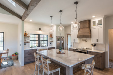 Kitchen - cottage kitchen idea in Minneapolis