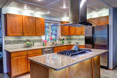 Mid-sized trendy kitchen photo in Seattle