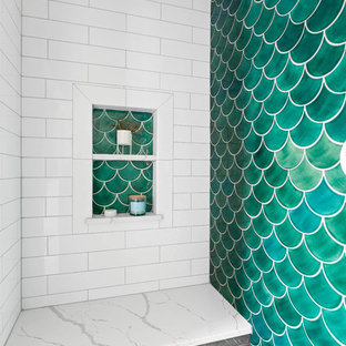 Badezimmer mit grünen Fliesen und Mosaikfliesen Ideen, Design & Bilder