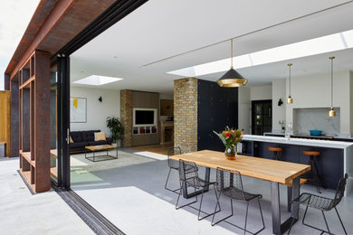 This is an example of a mid-sized contemporary kitchen in London.