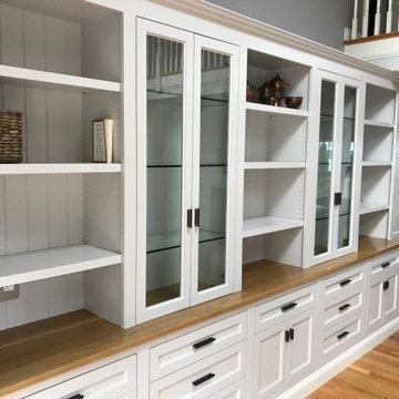 Multifunctional Cabinet System in a Family Room and Mudroom