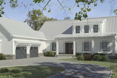 Example of an exterior home design in Charleston