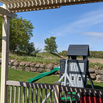 The Perfect Pergola to Complete This Backyard