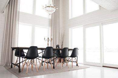 This is an example of a scandinavian dining room in Gothenburg.
