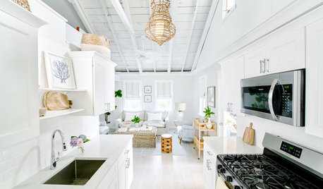 Houzz Tour: Small Space Living in a Chic Coastal Cottage