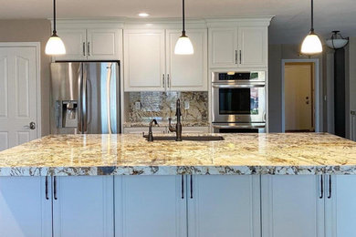 Example of a kitchen design in Las Vegas