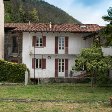 Due facciate una casa sola stile primo novecento