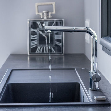 Cuisine SieMatic design en laque blanche avec un îlot central