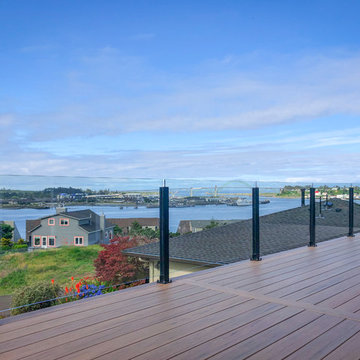 Deck with Glass Panel Handrails