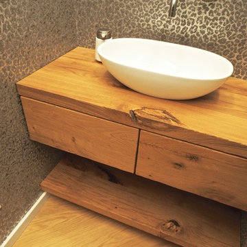 WC-Tisch aus Altholz
