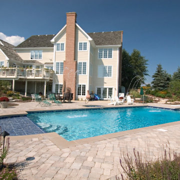 Deer Park, IL Swimming Pool and Hot Tub with Sunshelf