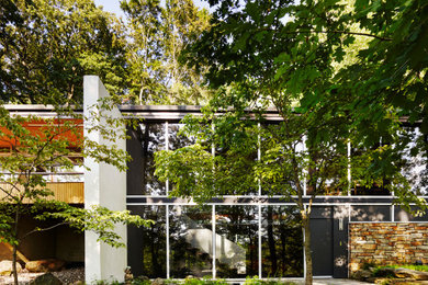 Mid-century modern exterior home idea in Philadelphia