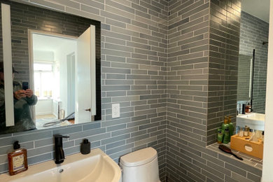 Bathroom - mid-sized modern master bathroom idea in New York with a freestanding vanity