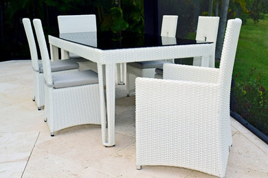 Inspiration for a modern home design remodel in Miami