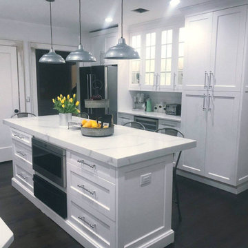 St. Martin island with microwave and warming drawer.
