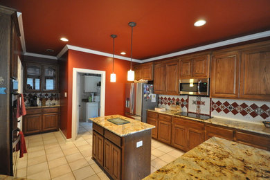 Example of a classic kitchen design in Dallas
