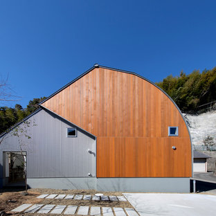 福岡のコンテンポラリースタイルのおしゃれな家の外観 (茶色い外壁) の写真