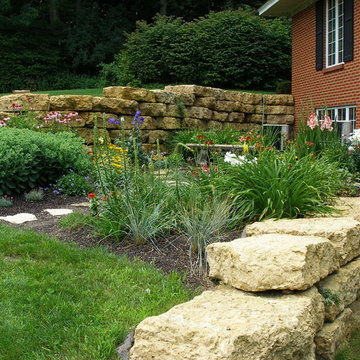 Outcropping Stone Retaining Wall
