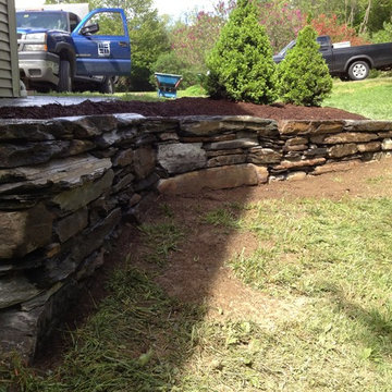 Small Stone Wall w/ Walkway