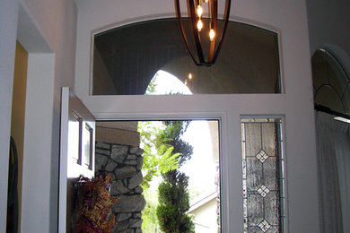 Example of a trendy entryway design in San Diego