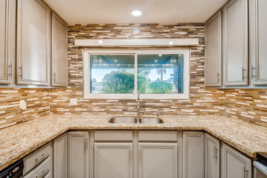 Kitchen - transitional kitchen idea in Phoenix
