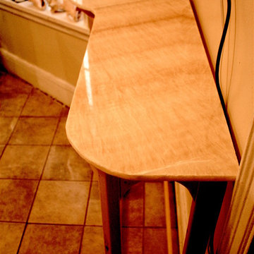 Honey Onyx Backsplash and Table in East Orange