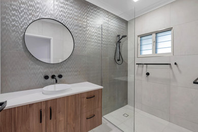 Design ideas for a bathroom in Cairns.