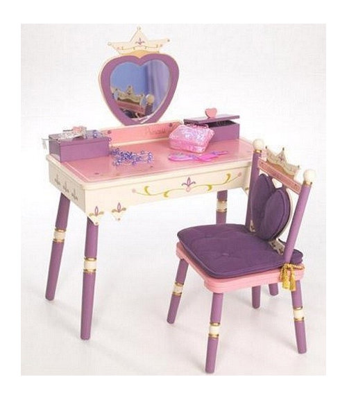 Spray painting girls play vanity