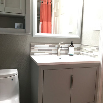 SMALL & FUNCTIONAL VANITY PAIRED W/WALL MOUNT MIRROR