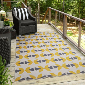 Linon Indoor Outdoor Machine Washable Lucia Area 5'x7' Rug in Ivory and Yellow