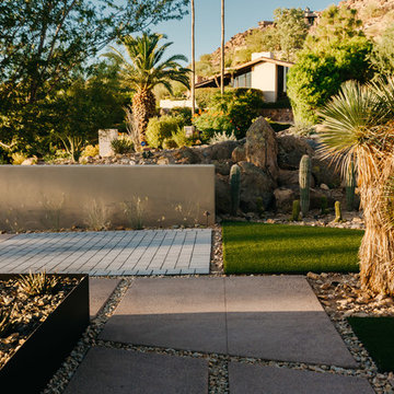 Contemporary Desert Fairways | Front Yard