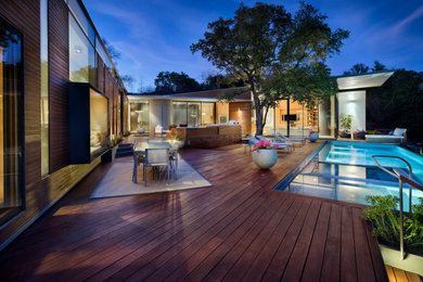 Example of a huge trendy deck design in Austin