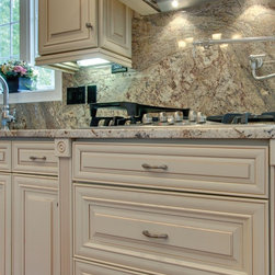 Creme Maple Glaze kitchen detail - Kitchen Cabinetry