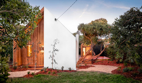 Houzz Tour: Compact Beach House With Room to Grow
