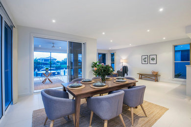 Transitional dining room in Gold Coast - Tweed.