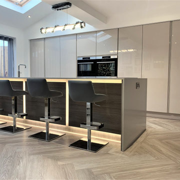 Entertaining and Breasting Kitchen with Large Island