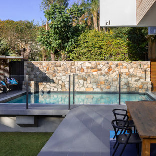 ブリスベンの中サイズのモダンスタイルのおしゃれなプールの写真