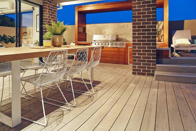 Inspiration for a modern deck in Melbourne.