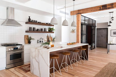 Kitchen - 1960s kitchen idea in Seattle