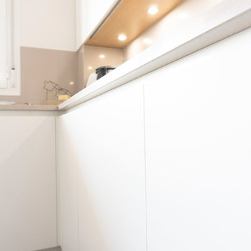 Cocina moderna y blanca, ideal para parejas