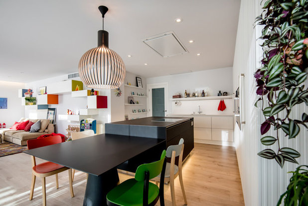 Cocina de la semana: Con toques de color e integrada en el salón