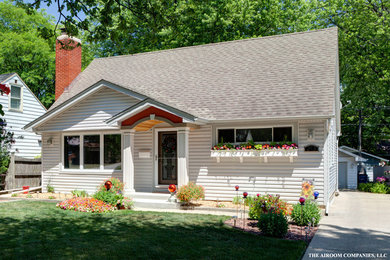Trendy exterior home photo in Chicago